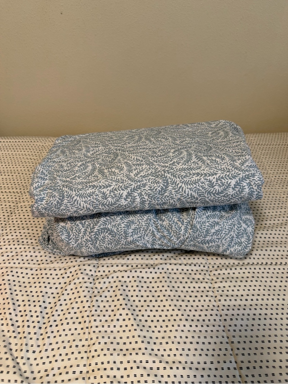 Threshold Light Blue Leaf-Print Cotton Quilt